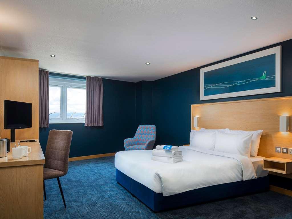 Travelodge Reading Whitley Room photo
